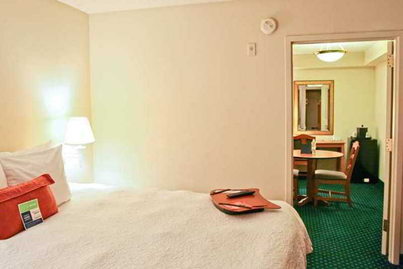 Hampton Inn Pensacola-Airport Oda fotoğraf